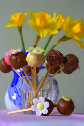 cake pops how to. spring flavoured cake pops