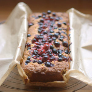 Oatbake with berries fron the Nordic bakery cookbook