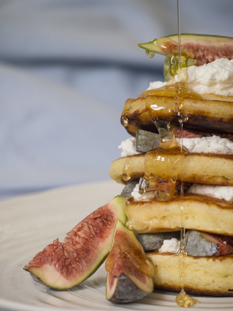 Ricotta pancakes with honey and figs