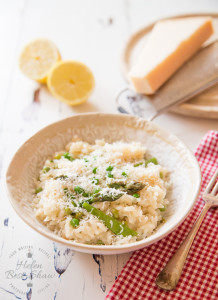 A simple vegetarian recipe for asparagus or Primavera risotto made in the Muiticooker and perfect for spring