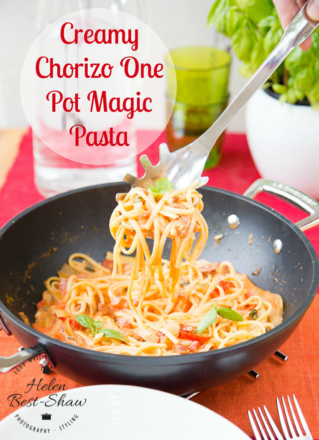 The one pot magic method is only way to cook pasta! An easy recipe for a creamy chorizo & goat’s cheese pasta everything cooks in one single pot and is ready in 20 minutes. 