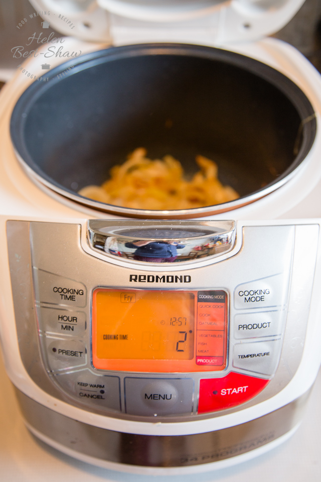 Cooking onions in the REDMOND multicooker