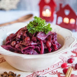 Slow cooked red cabbage with cranberries