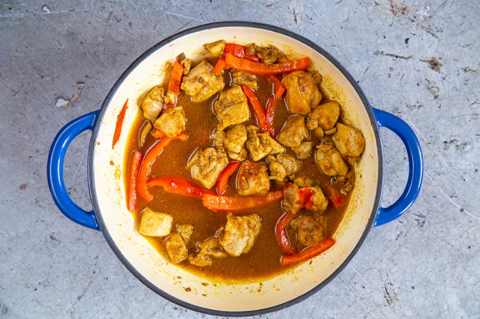 Easy chicken curry - adding stock and sliced peppers