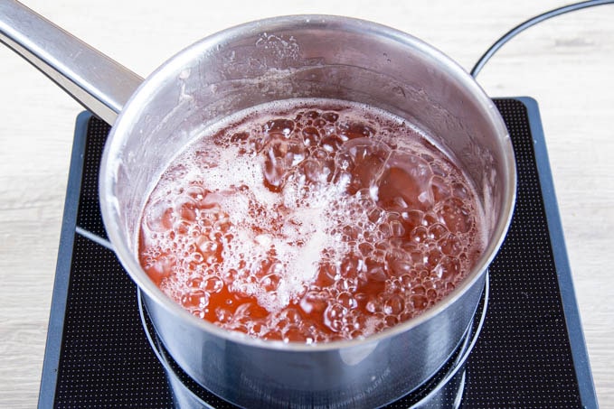 Jam setting - bigger, heavier bubbles in boiling jam that's reached the setting point.