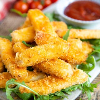 The crisp crunch golden crumb makes these halloumi fries look temptiing, presented on a bed of fresh rocket leaves.