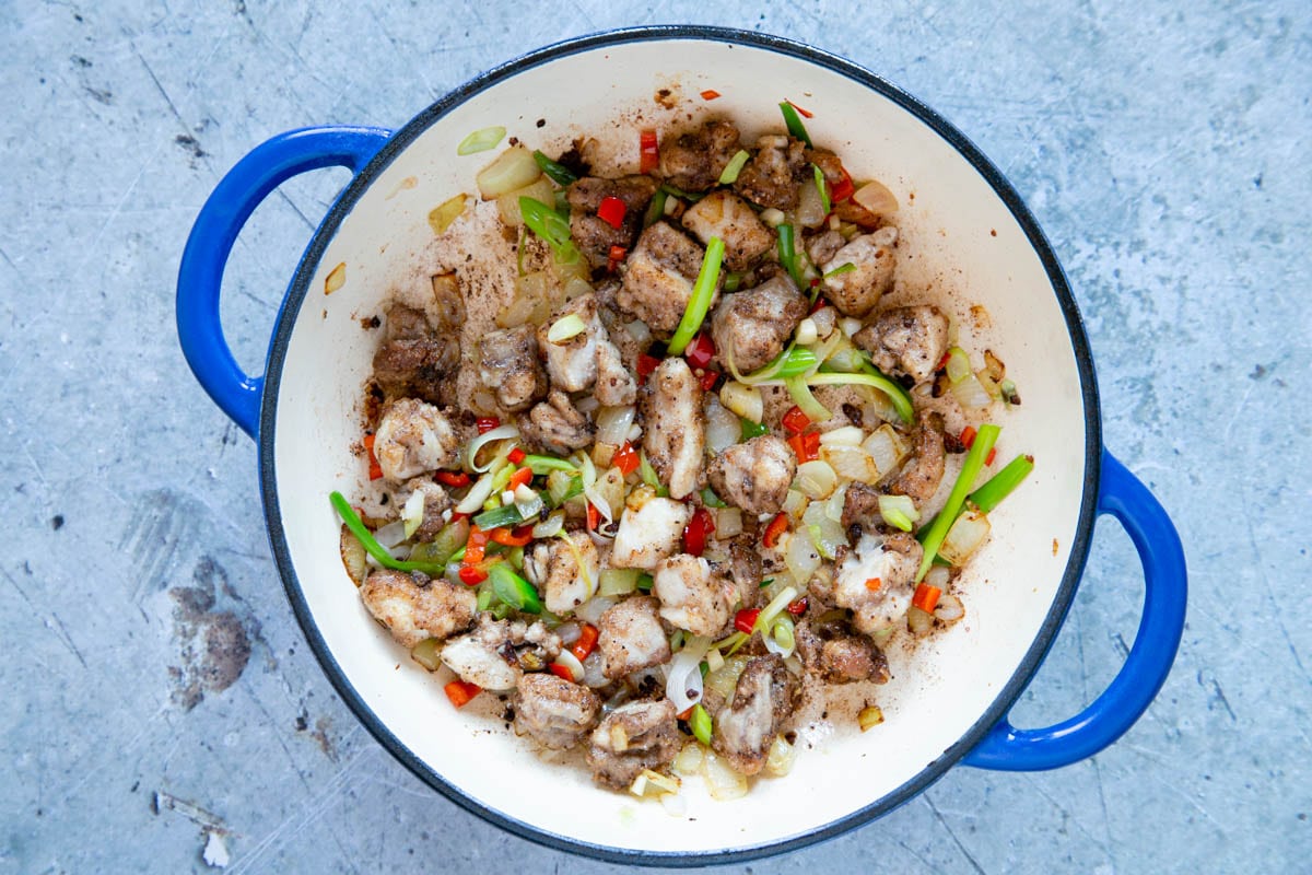 With the salt and pepper chicken returned to the pan, the dish looks vibrant and tempting.
