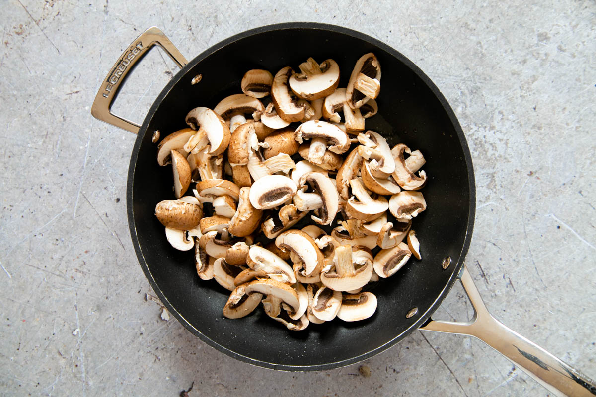 The mushrooms in the pan with oil and butter.