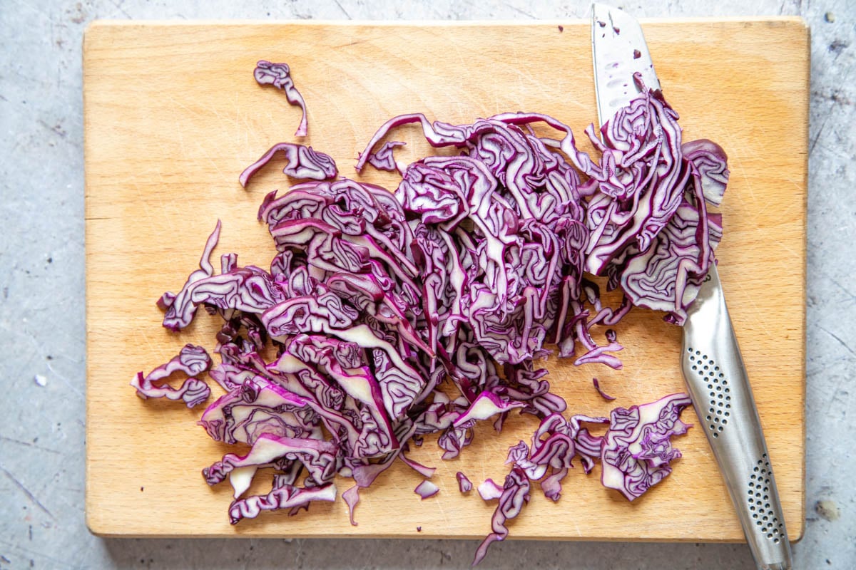 Shredding teh red cabbage with a sharp knife.