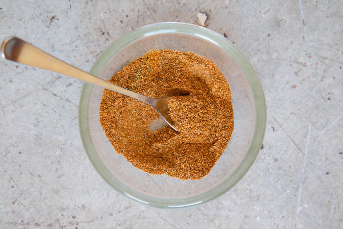 Mixed together, the spices take on a warm auburn gold colour. They need to be well combined.