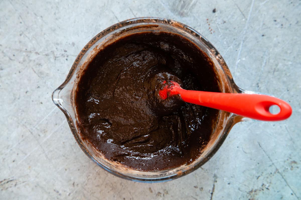 A dark and cohesive batter - it is important to stir well.