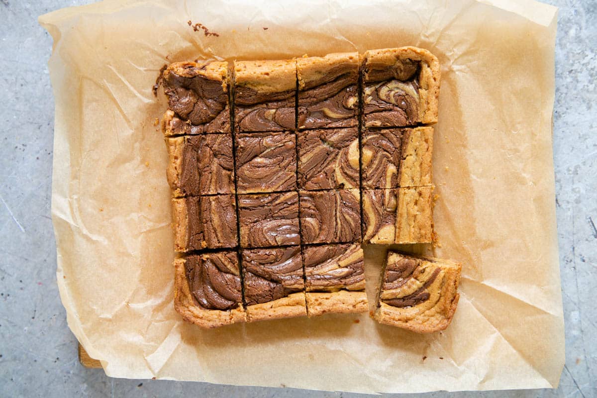 Cutting the Nutella blondies into squares.