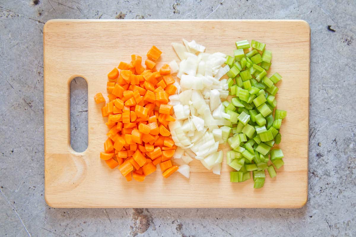 The vegetables chopped on a chopping board
