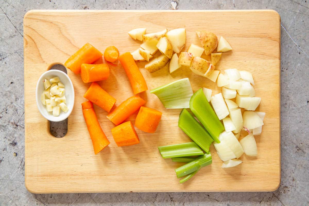 The chopped vegetables on a wooden board.