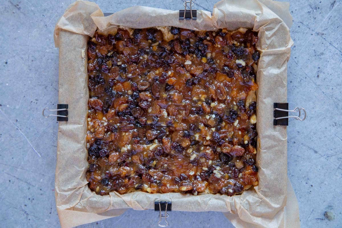 The mincemeat spread over the base.