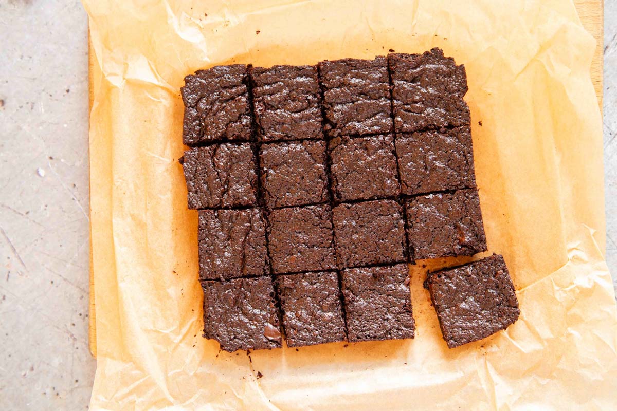 The bake cut into 16 square brownies.