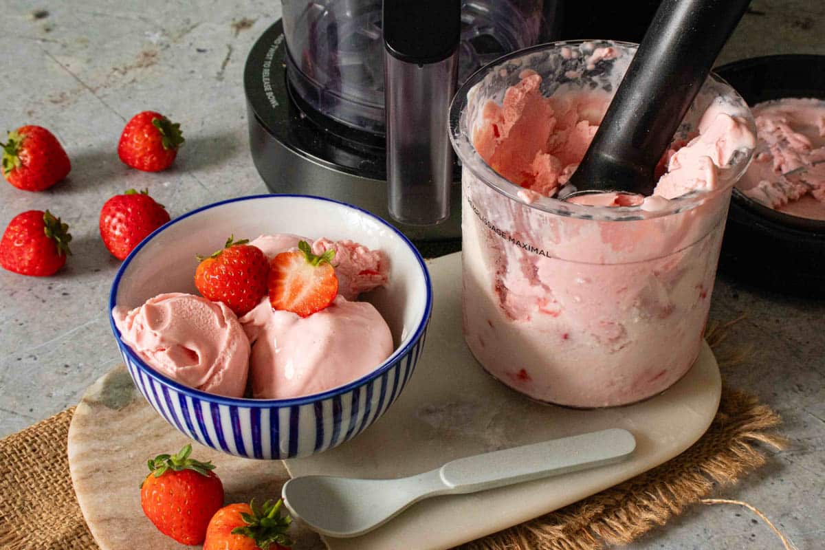 Strawberry frozen yoghurt in bowl and pot ready to enjoy